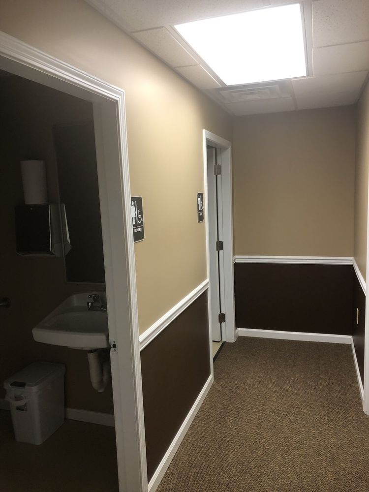 Powell - Like New Professional Office: 7317 Clinton Hwy, Powell, TN 37849